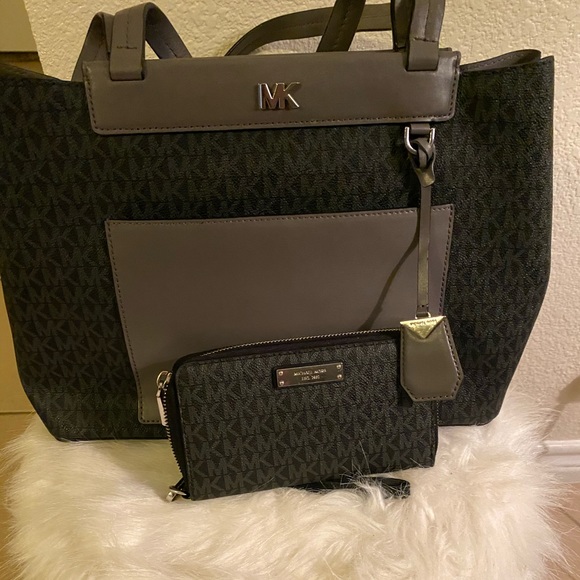 Michael Kors Bags Michael Kors Purse And Wallet Set Great Condition